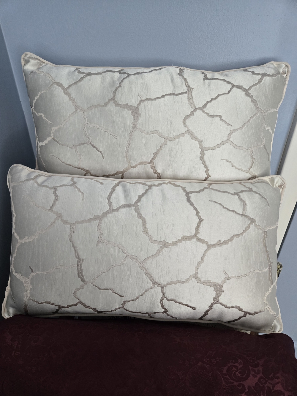 Elegant Ivory Decorative Throw Pillows with Silk Crackled Pattern - Set of 2